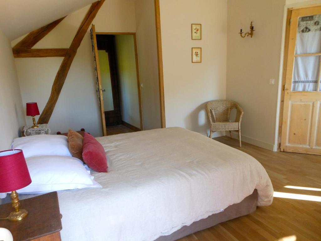 Auberge De La Tuilerie Surgy Room photo